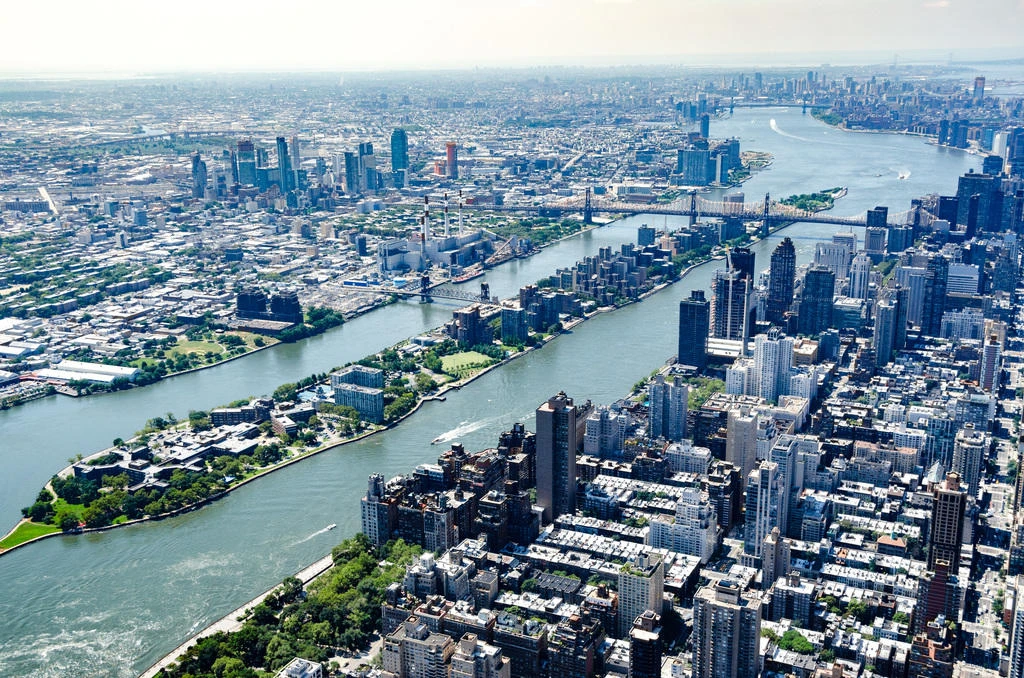 City-scale sustainability context; illustrative stock photograph