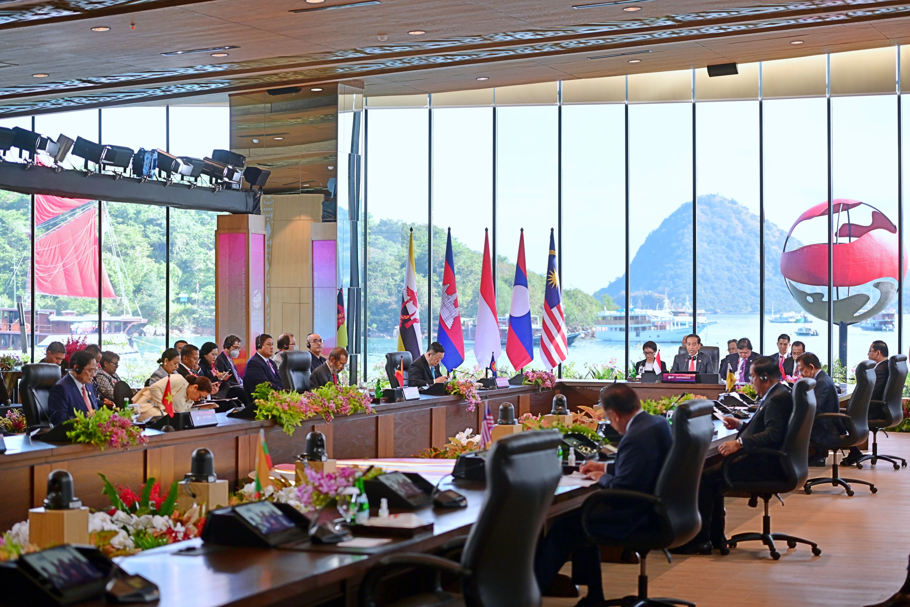 International conference collaboration; illustrative stock photograph